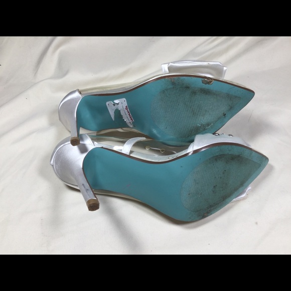 Betsey Johnson Moxie White Satin Rhinestone Clear - Picture 13 of 14